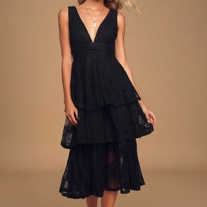 Lulu’s black lace ruffled tiered midi dress NWT